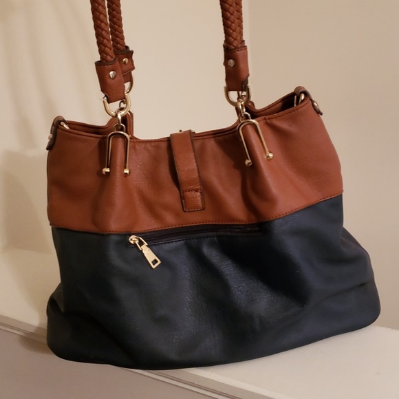 Black Rivet Purse - Picture 2 of 3